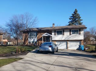 1512 E Mark Dr, Mount Prospect, IL