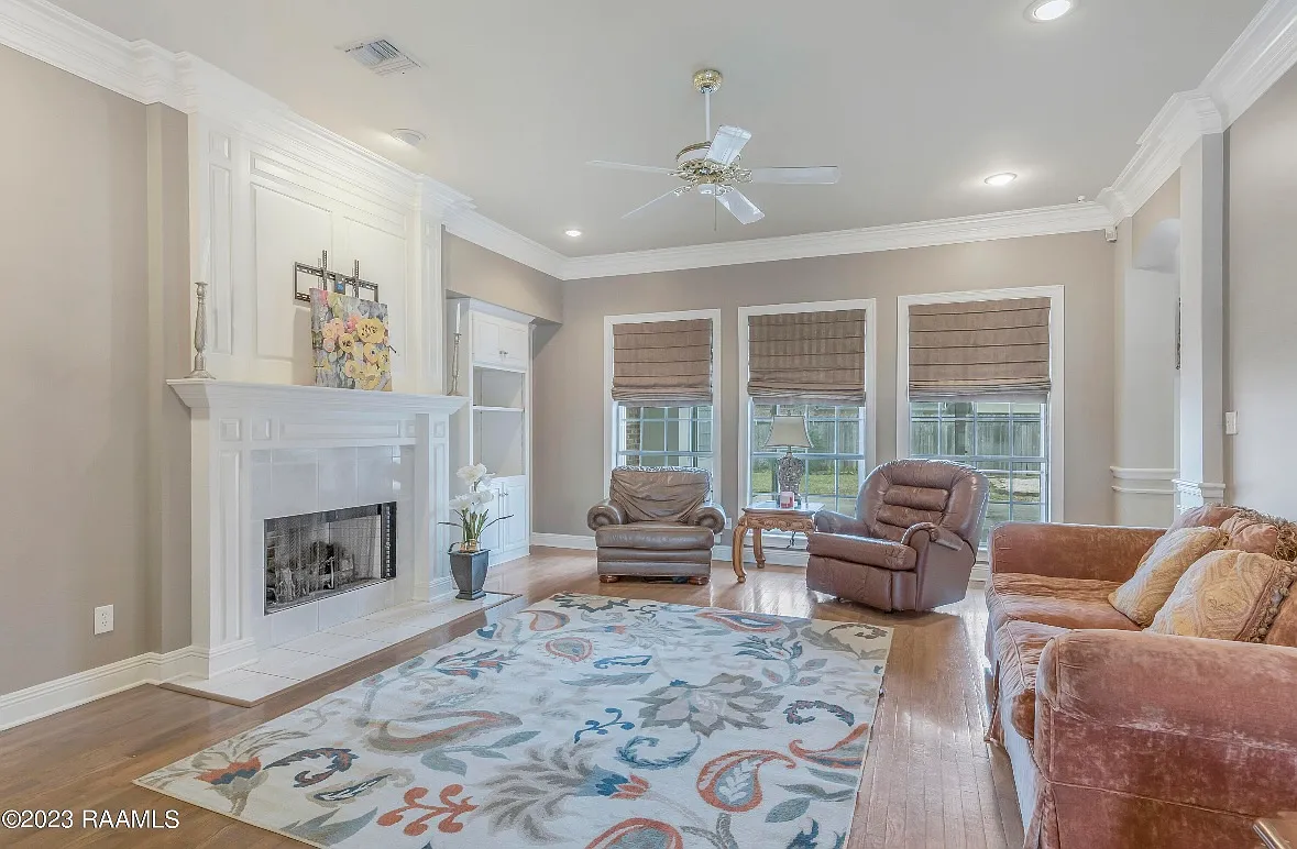 4 bed, 2762 sqft, $3,900 — Photo 3