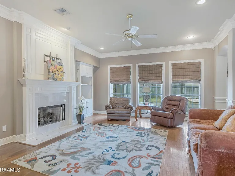 111 Hamlet Ln — Photo 3