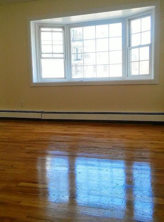 1st image of 154 Pulaski St #3