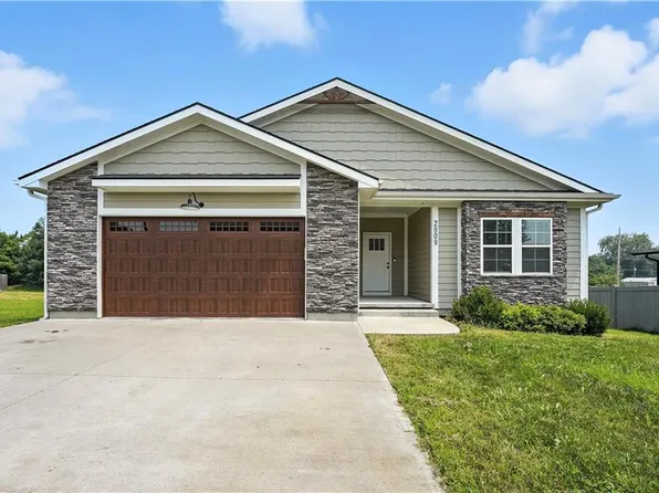 2909 E Canyon Way, Harrisonville, MO 64701