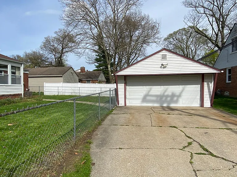8251 Oak Park Blvd — Photo 4