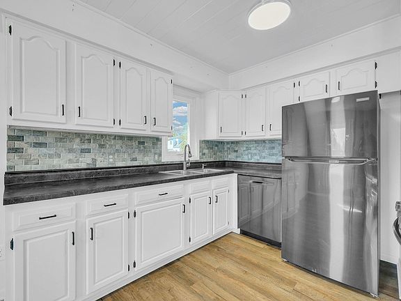 5th image of 302 S Gladwin St