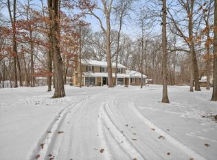 15827 N Oak Crest Rd, Marshall, IL 62441