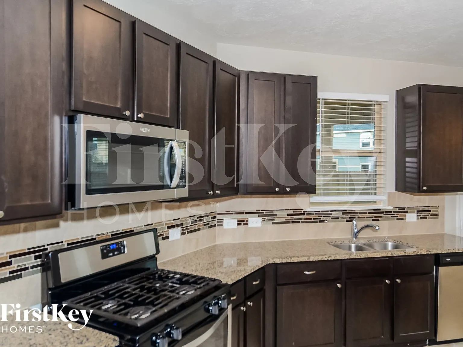 3 bed, 2.5 bath, 2502 sqft, $2,065 — Photo 4