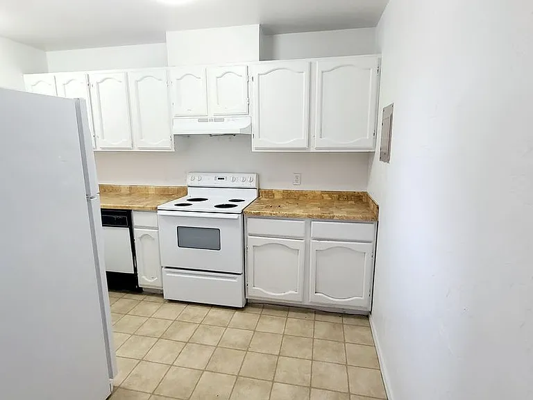 3504 Tulane Dr Ne — Photo 3