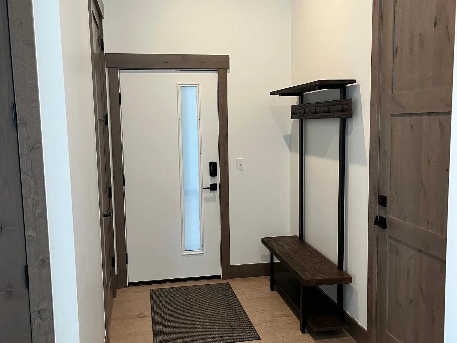 3 bed, 1311 sqft, $3,950 — Photo 4