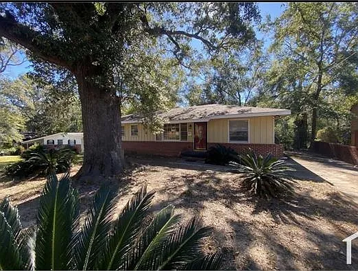2113 Highland Ct — Photo 1