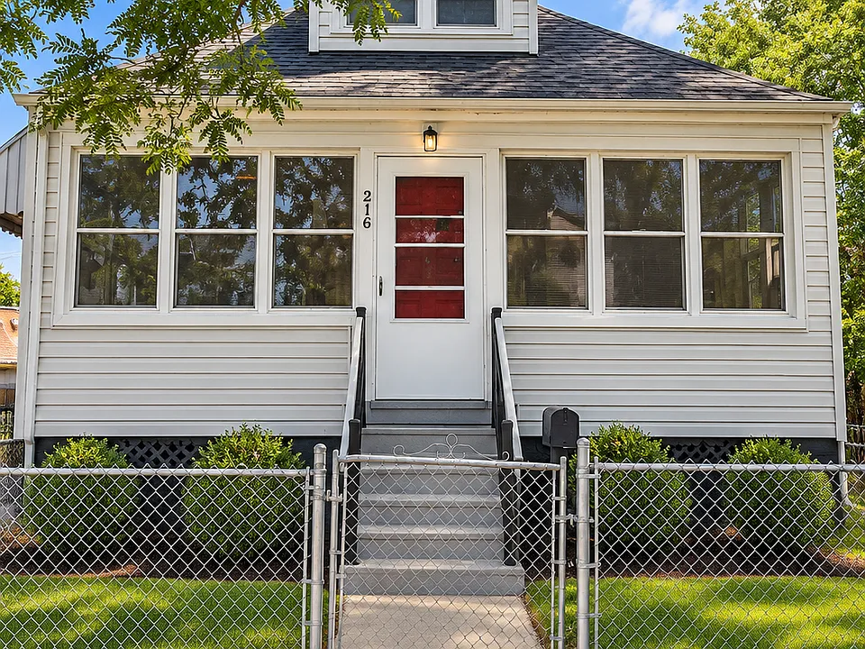 216 Goodell St #2