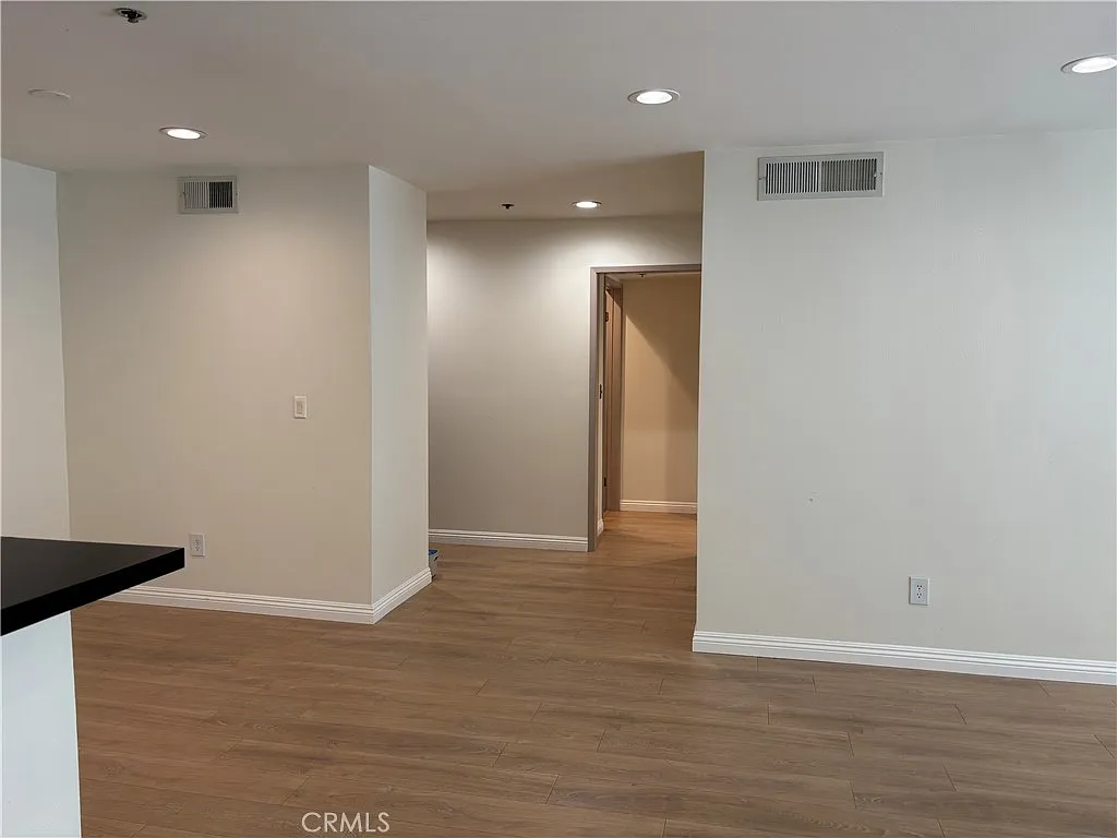 2 bed, 1067 sqft, $2,900 — Photo 2