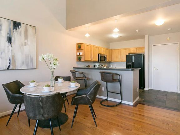 5th image of 2711 Welton St #A205
