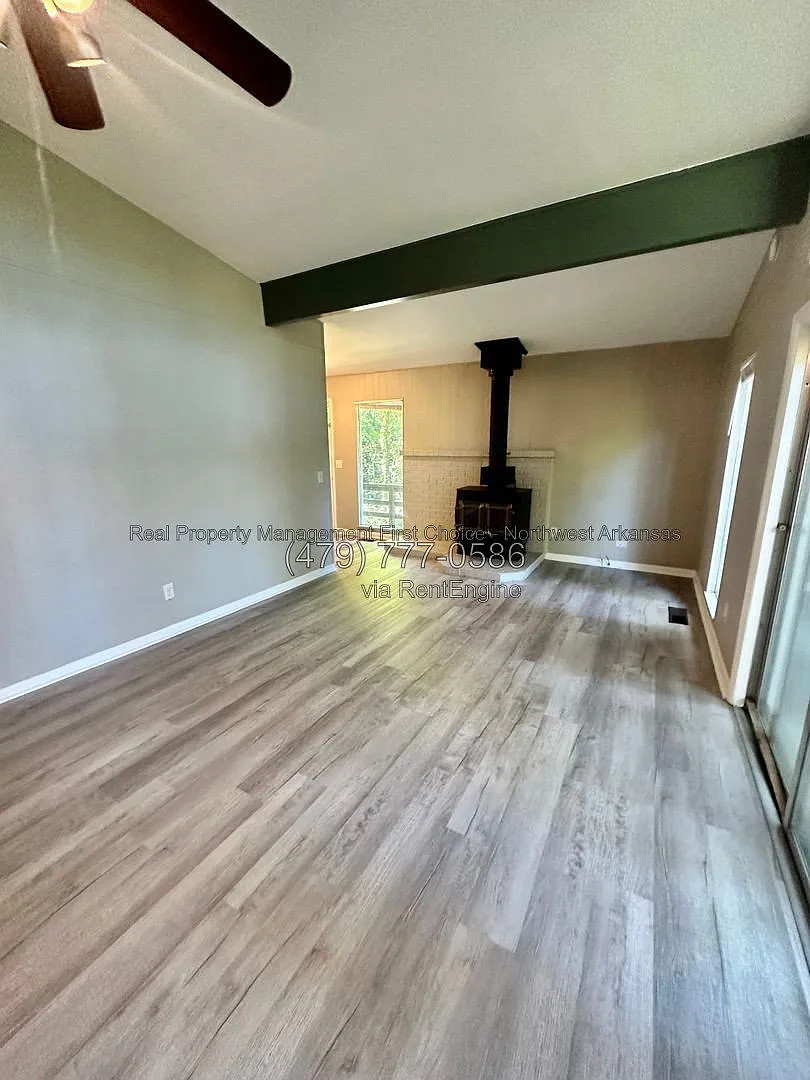 2 bed, 1.0 bath, 1160 sqft, $1,370 — Photo 3