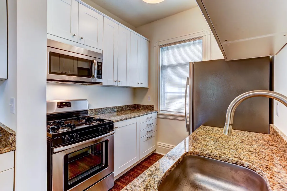 Gourmet kitchen - 2505 W 21st St #4