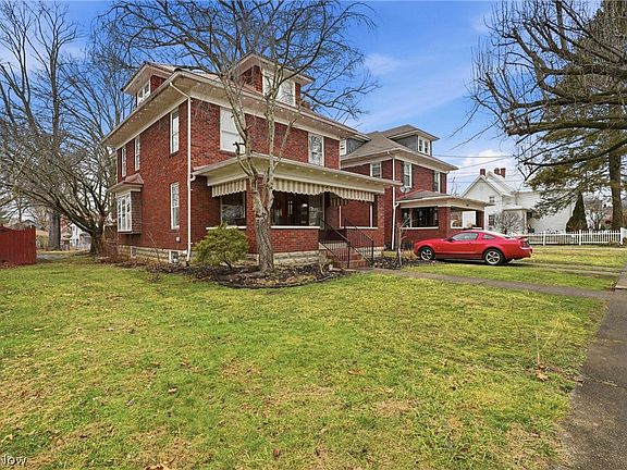 2nd image of 2107 Plum St
