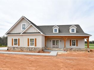 202 Summerlyn Dr, Mocksville, NC 27028