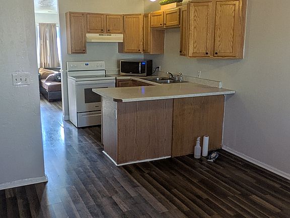 3rd image of 948 S 1100 W