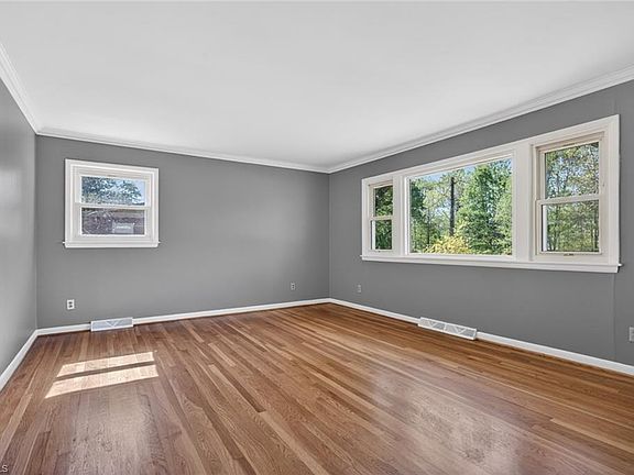 2nd image of 3902 Gentry St