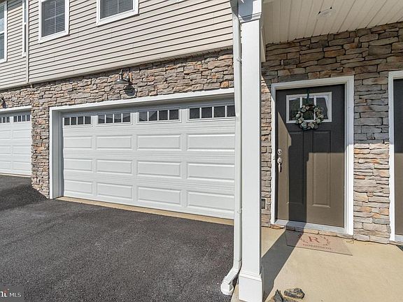 3rd image of 1827 Shady Ln