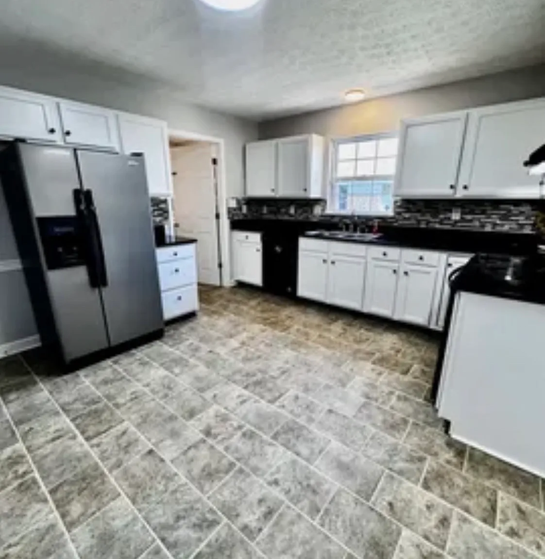 4 bed, 2000 sqft, $2,500 — Photo 2