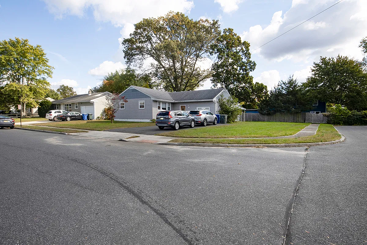 4 bed, 1.5 bath, 1554 sqft, $2,800 — Photo 2