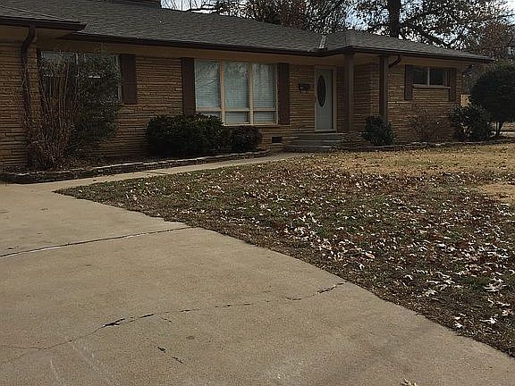 2nd image of 1402 Louisville Ave
