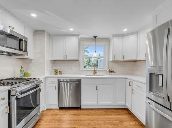 26 Arcadia Ave, Waltham, MA 02452