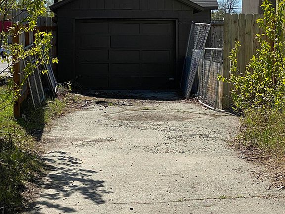 5th image of 610 W 27th Ave