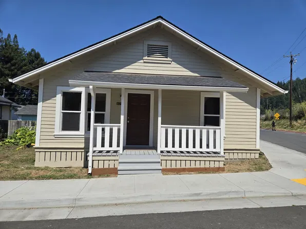 820 8th St, Scotia, CA 95565