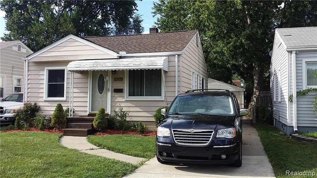 13031 Prospect Ave photo 1