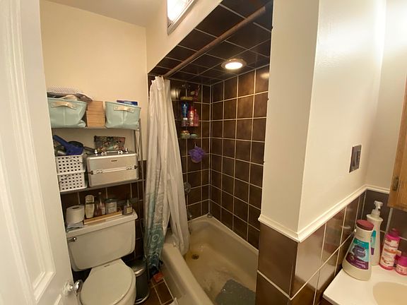 5th image of 525 Beacon St APT 1