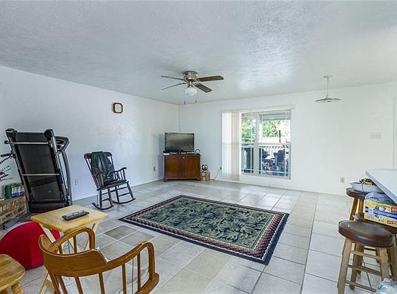 4th image of 6837 Glenhurst Dr
