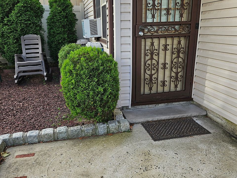 1st image of 162 Dawson Cir