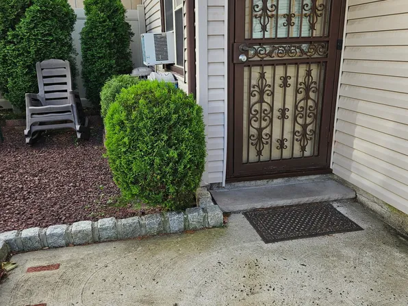 162 Dawson Cir, Staten Island, NY 10314