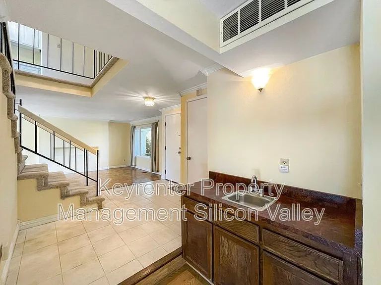 1293 Knollview Dr — Photo 6