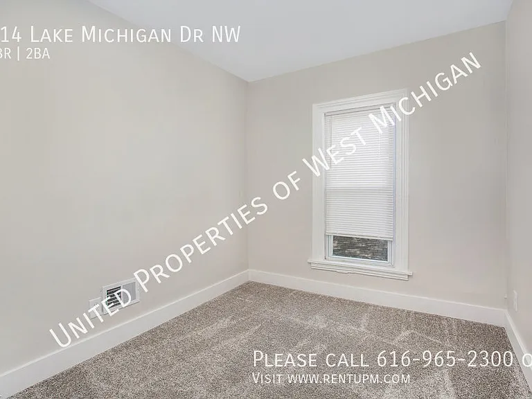 614 Lake Michigan Dr NW — Photo 8