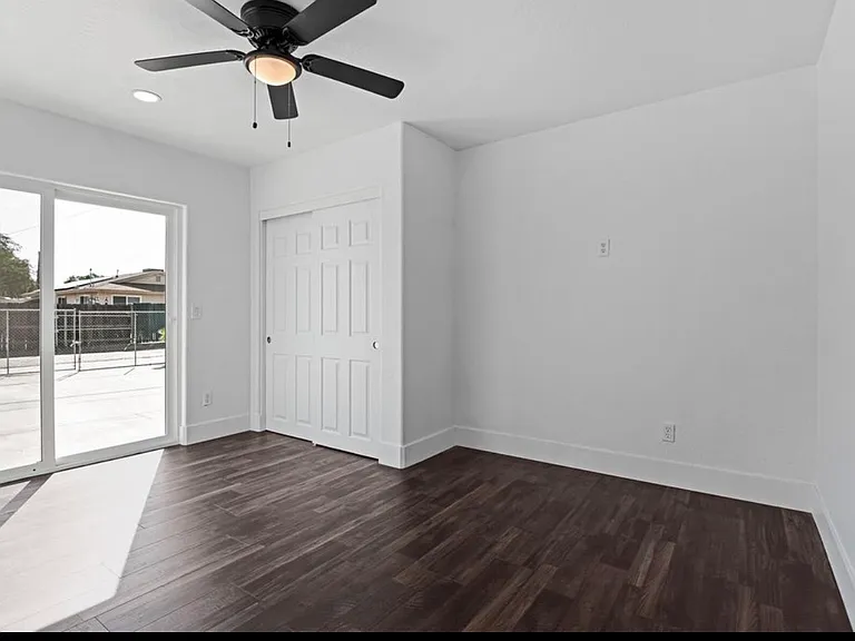 325 W Bush St #A — Photo 9