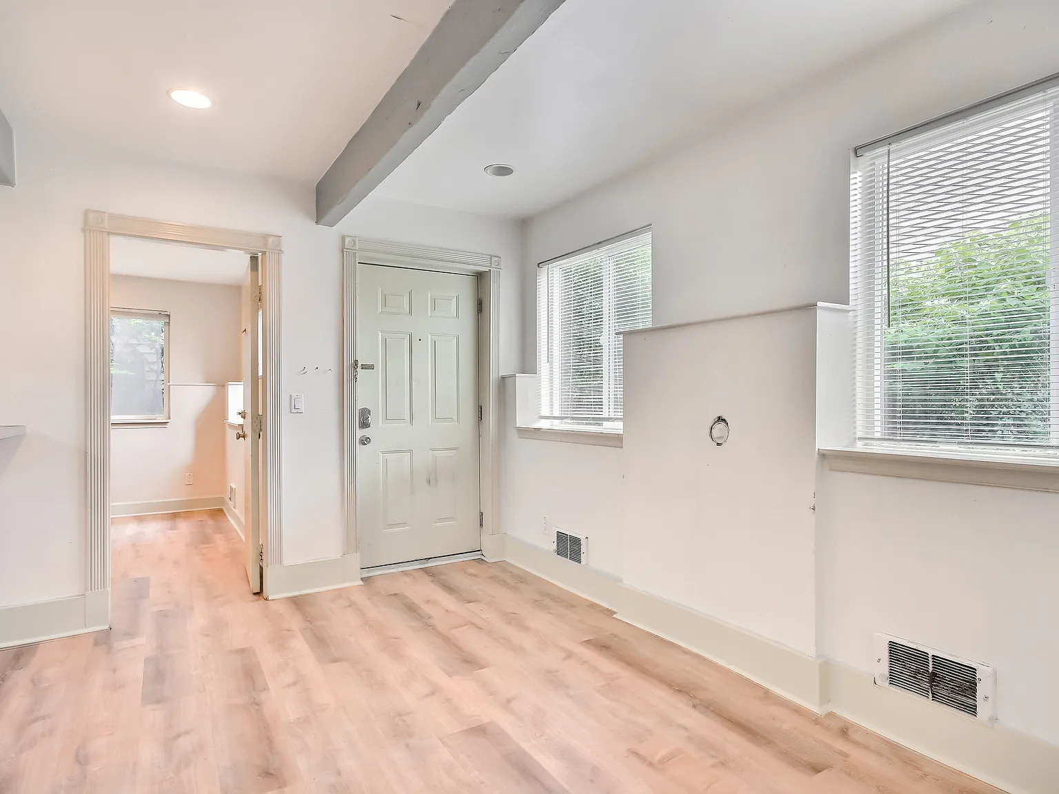 4 bed, 980 sqft, $3,950 — Photo 4