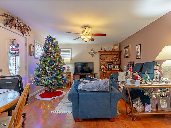 3rd image of 2863 Archwood Pl