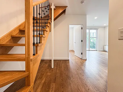 689 Leonard St #3F Photo 1
