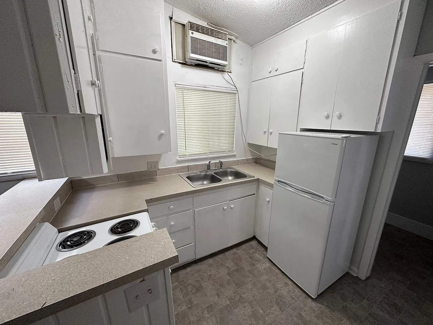 830 N Pershing Ave — Photo 4