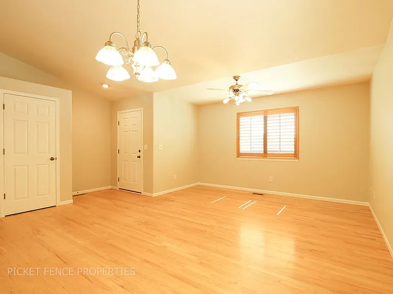 905 Durum St — Photo 2