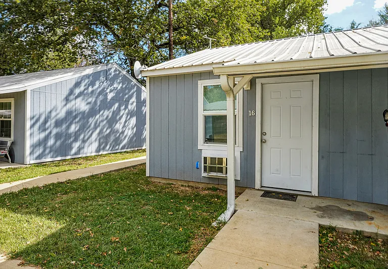 720 Pritchett Ln #16 — Photo 2