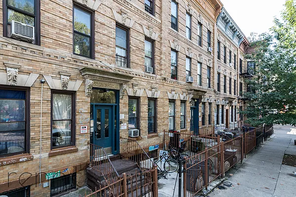 Rented by Rennit Inc. | media 45