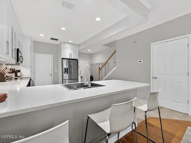 4166 Highwood Dr — Photo 9