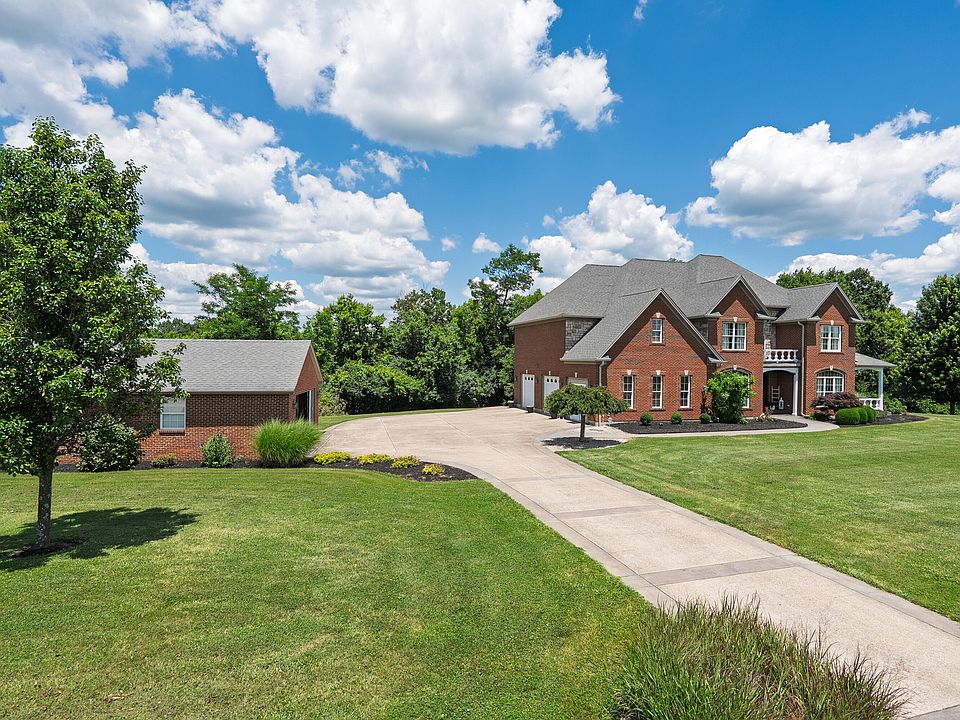1st image of 102 Harbour Pointe Dr