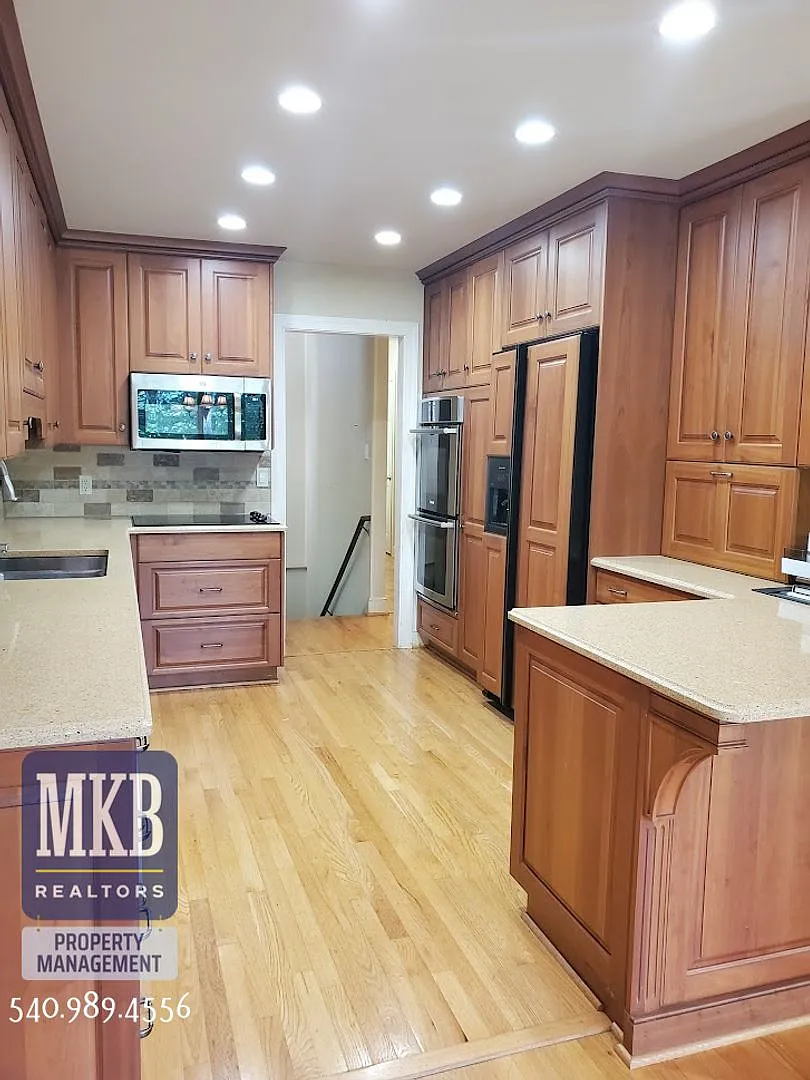 Wonderful home in Hunting Hills Community in South Roanoke County — Photo 2