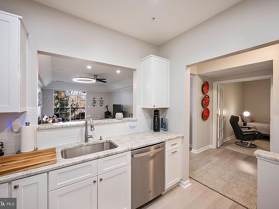 3rd image of 7315 Maplecrest Rd Unit 205