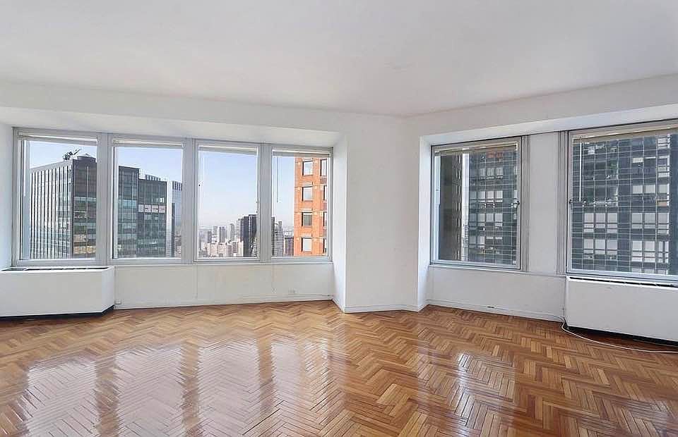 1st image of 150 W 50th St #5303