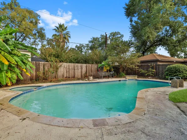 5206 Lodge Creek Dr, Houston, TX 77066