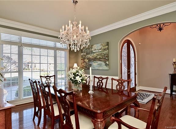 4th image of 3542 Saint Marys Ct